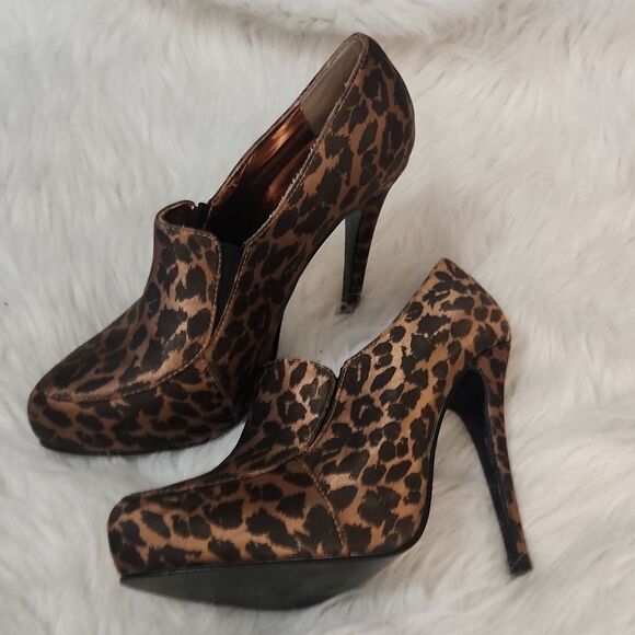 Colin Stuart 8.5 Leopard Print Satin Heels - Sz. 8.5 - Picture 1 of 10